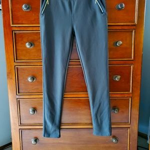 Shosho women's medium leggings.